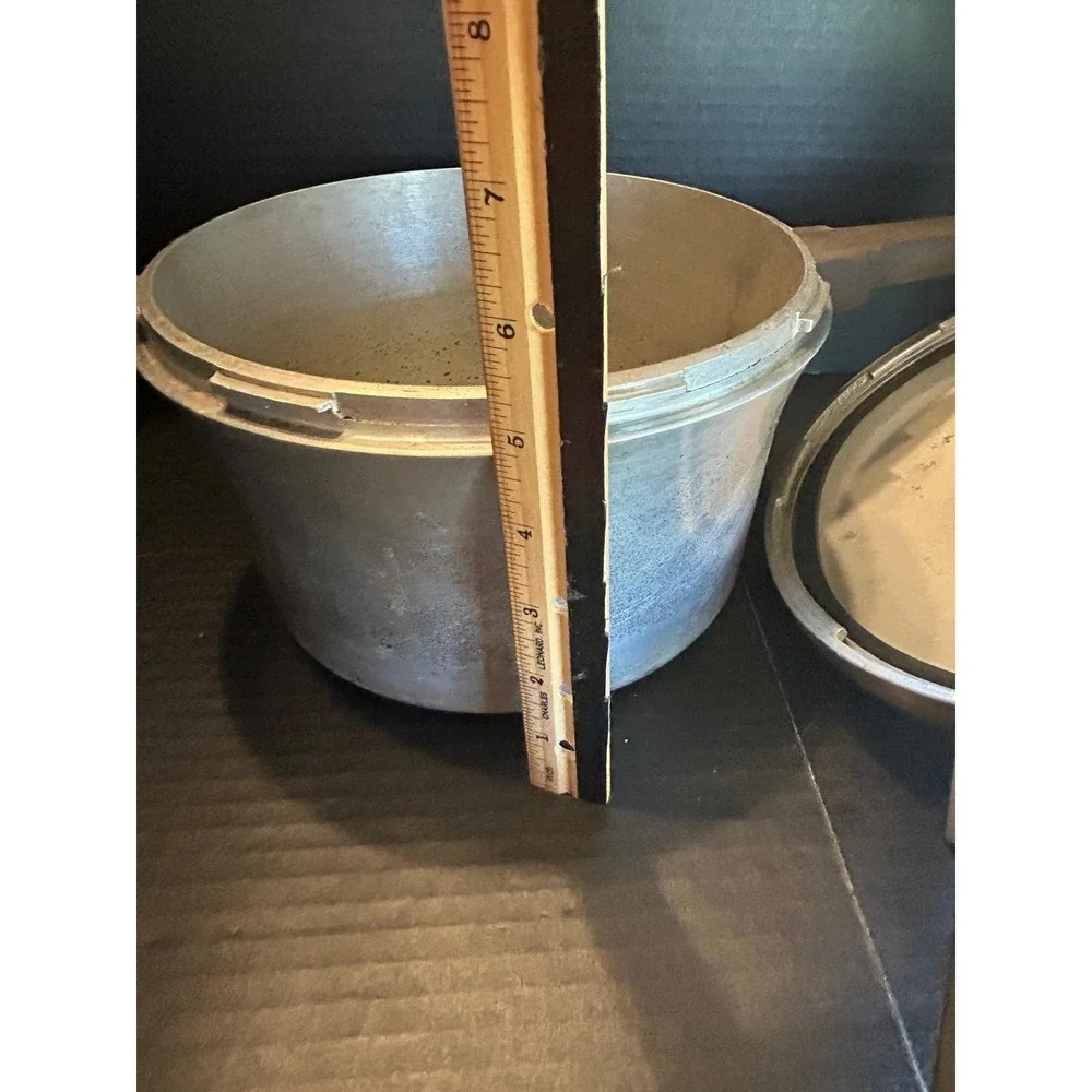 Vintage Presto 4 Qt Pressure Cooker Model 204